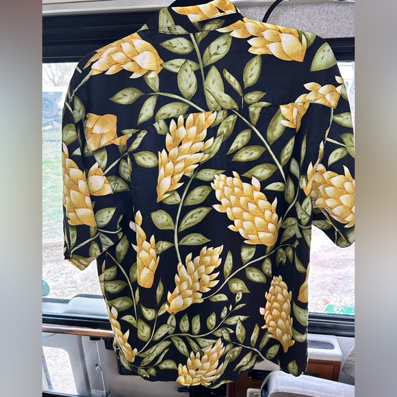 Tommy Bahama 100% Silk size Small - Picture 3 of 4